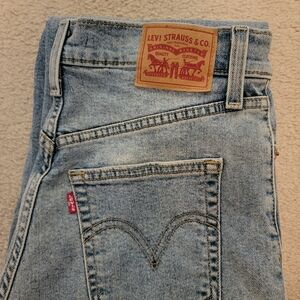 FS: LEVI'S high-waisted ribcage straight ankle lightly worn size 28 light wash